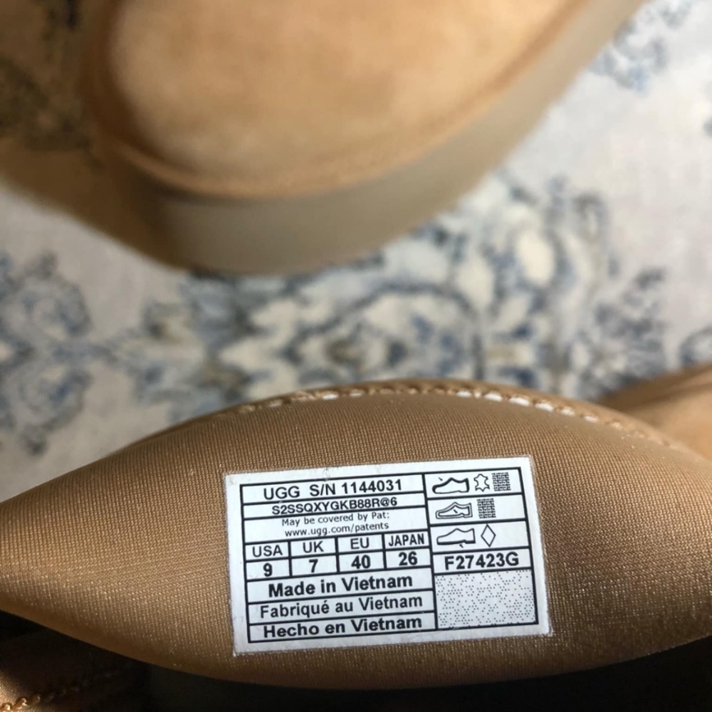 UGG Classic Dipper Boot in Chestnut - Picture 11 of 11